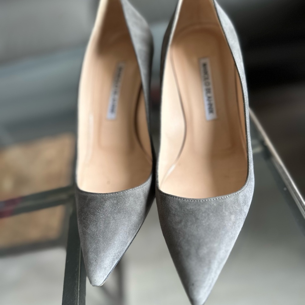 Manolo Blahnik Elegant Gray Suede Pumps 36.5 - Picture 9 of 9